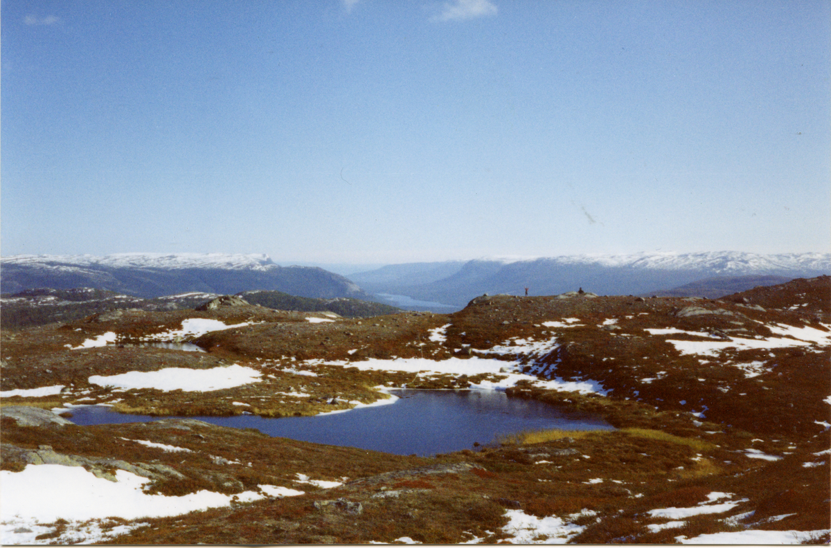 Landskap
Oversiktsbilde over deler av Liemarka.
 Her ser vi østover fra Blåfjellområdet og mot Aurdalsfjorden nederst i Vassfaret.
