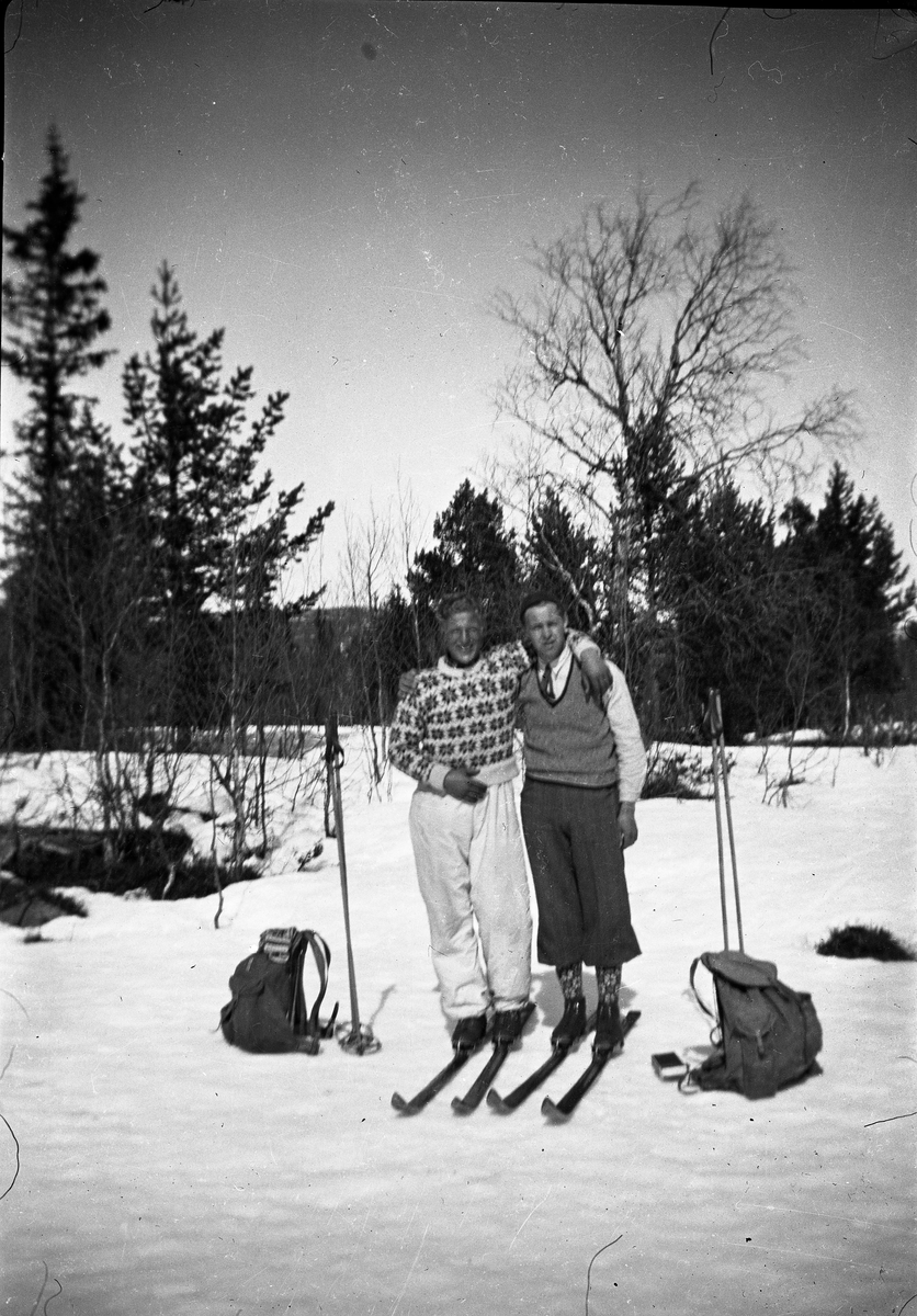 Skiløpere
2 menn på skitur. Knut Gulbrandsen t.v.

