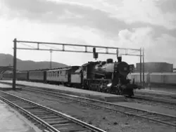 Damplokomotiv type 30a nr. 272 med persontog til Steinkjer, 