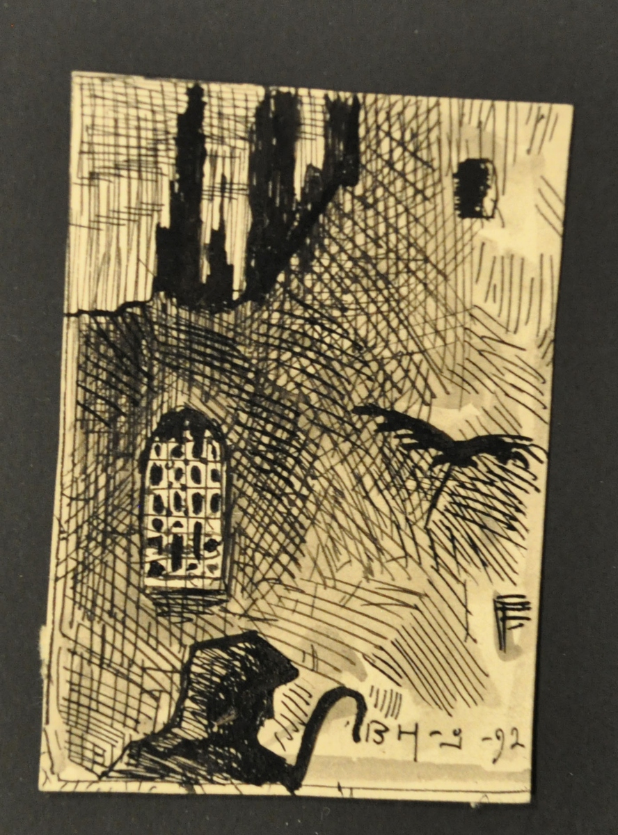 Tuschteckning med en kyrka i ruiner och ett kyrkfönster. I förgrunden en figur i huva och vandringsstav, i mitten av bilden flyger en fågel (fladdermus).
