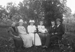 Ringsaker, gruppe 6, fra venstre: Julie Skappel ? (1833-1909