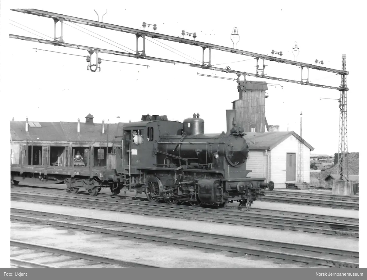 Damplokomotiv type 40a nr. 461 i skiftetjeneste på Lillestrøm stasjon