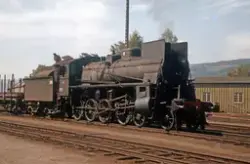 Damplokomotiv type 26c nr. 435 med godstog på Lillehammer st