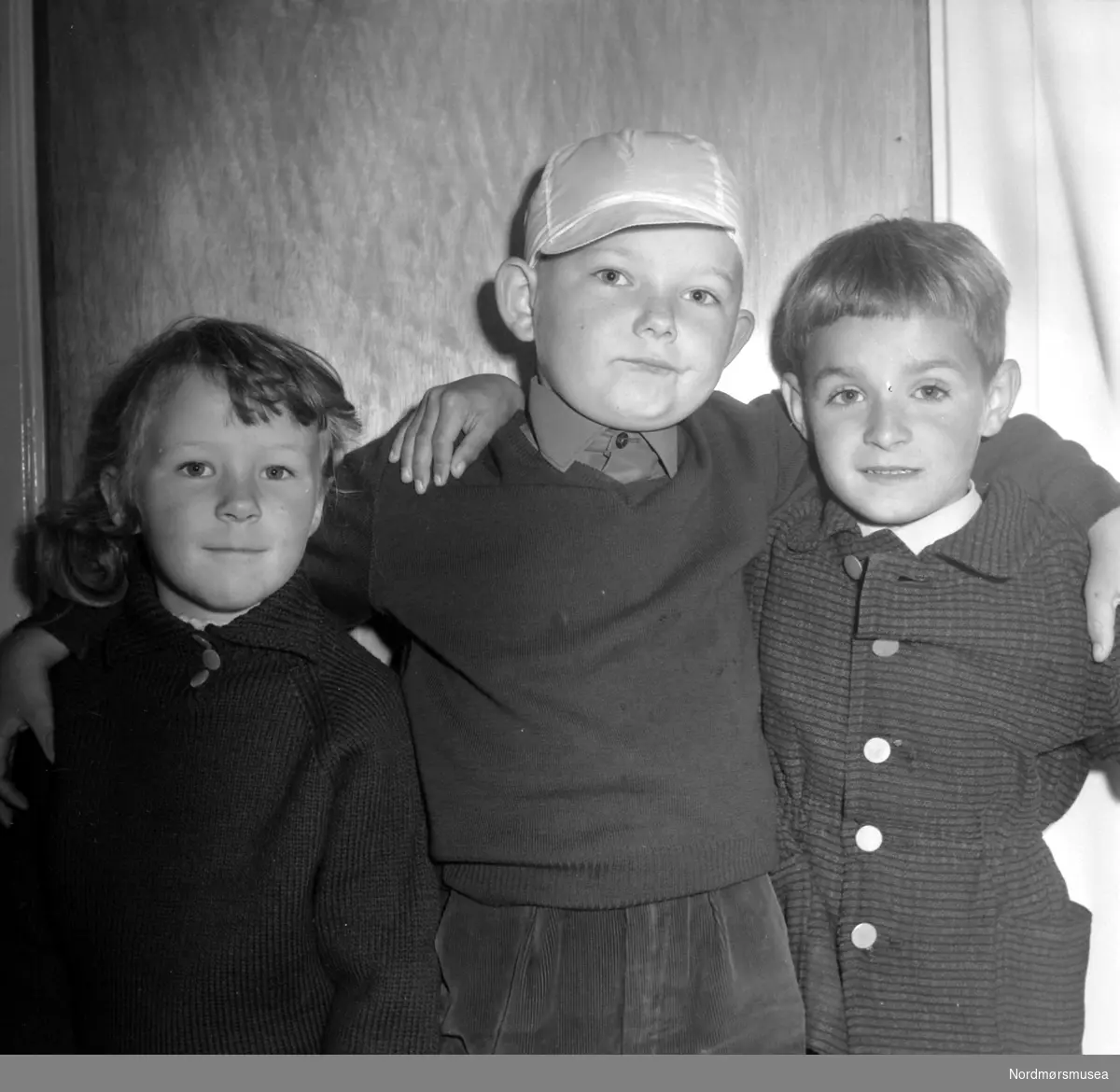 Tre gode venner. Foto dateres til august 1966. Fra Romsdalspostens arkiv.