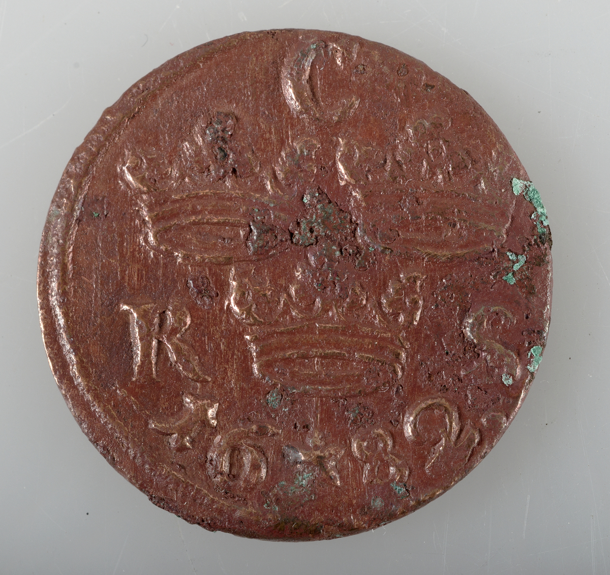 Mynt. 1/6 öre SM 1682 (Karl XI), präglat i Avesta.