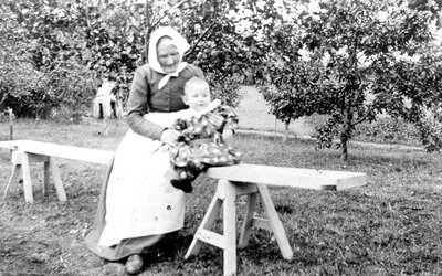 Johanna Larsson var den första utbildade barnmorskan i Kållered