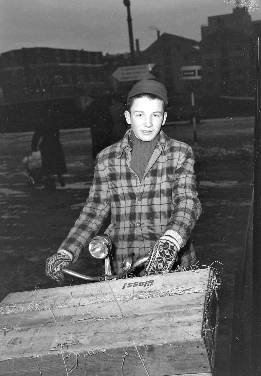 EM på skøyter, menn, Davos 6.-7.februar 1954, Arbeider-Avisa lodder stemningen blant folk på gata før løpet