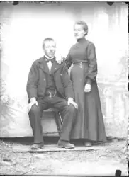 Brudeparet Edvard Mallaugstredet (f. 1884) og Rønnaug Mallau