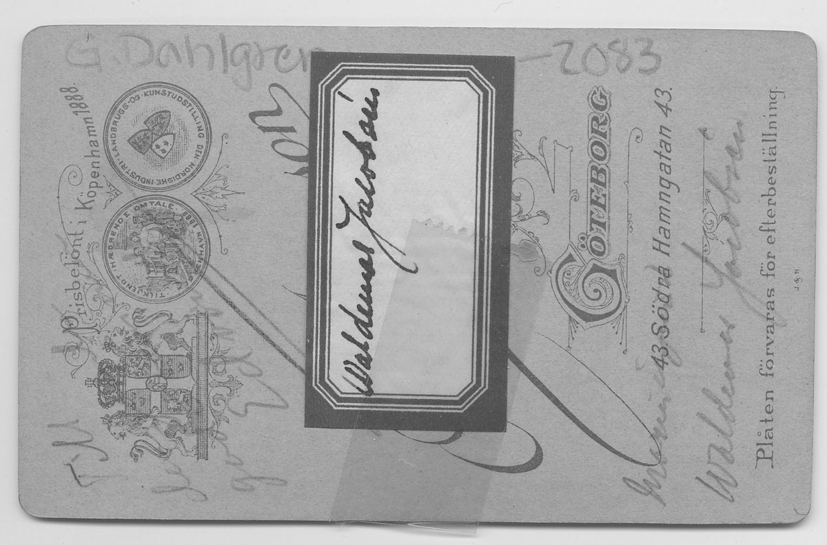 På kuvertet står följande information sammanställd vid museets första genomgång av materialet: Waldemar Jacobsén