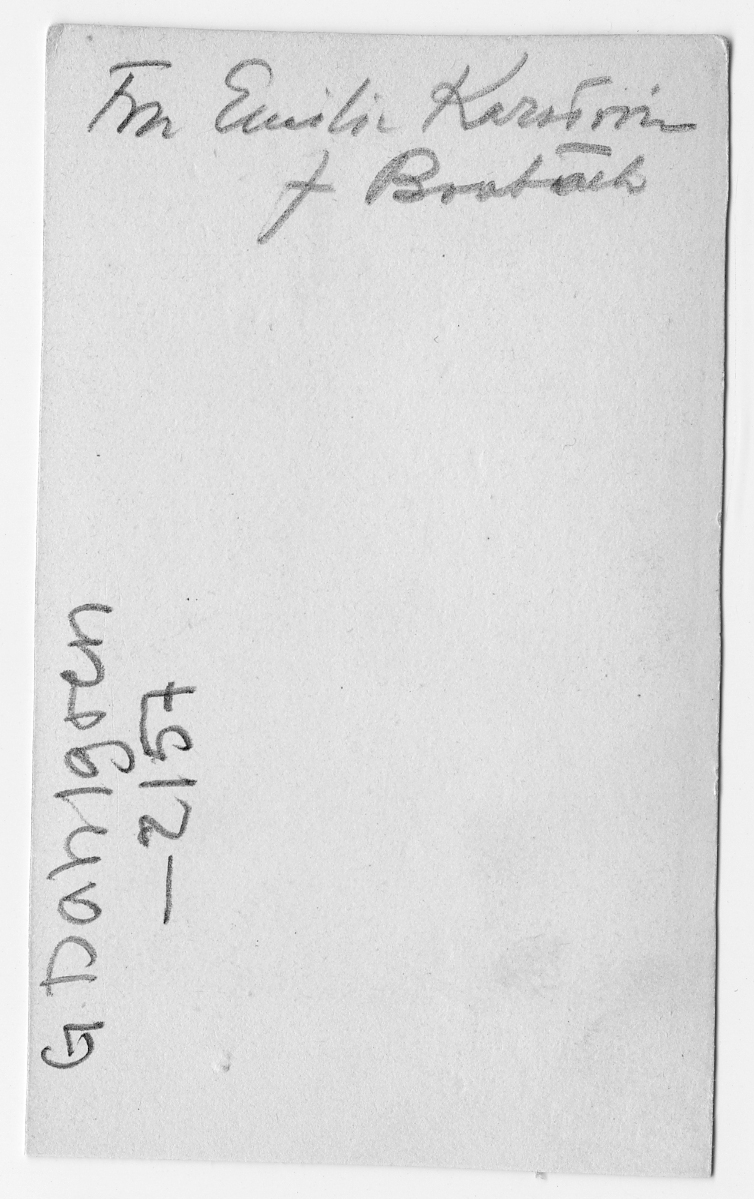 På kuvertet står följande information sammanställd vid museets första genomgång av materialet: Fru E. Karström