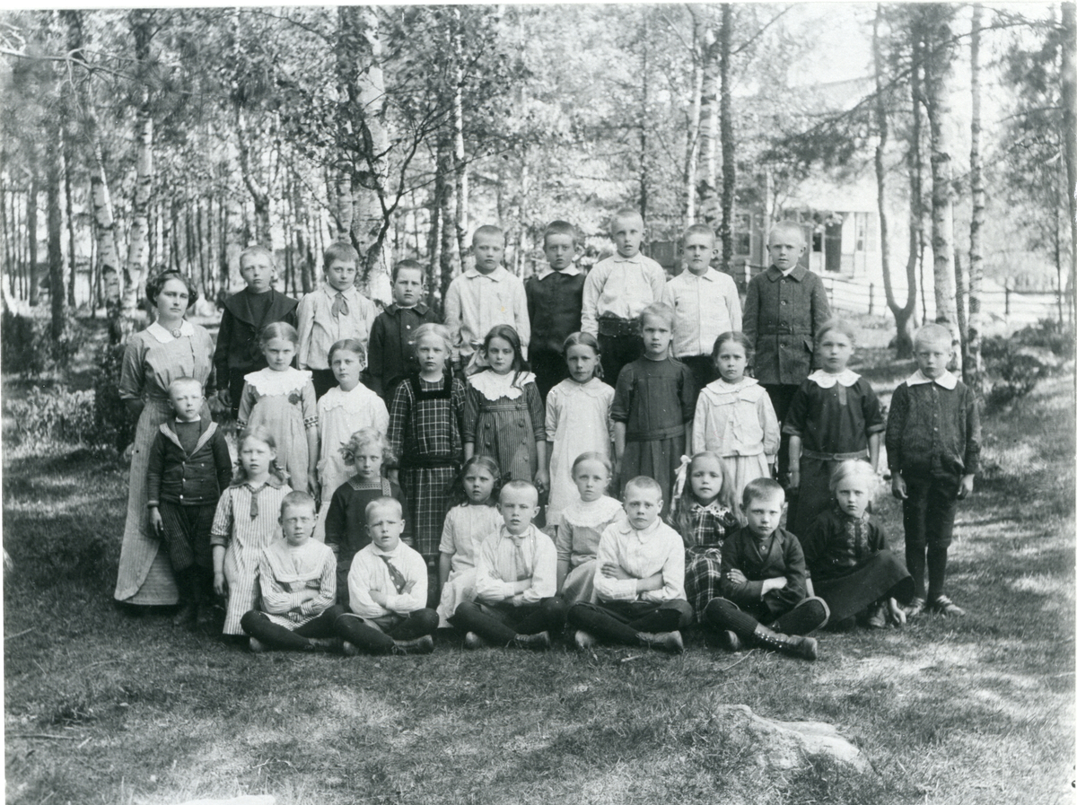 Kolbäck sn, Vänsta.
Vänsta småskola, 1913.