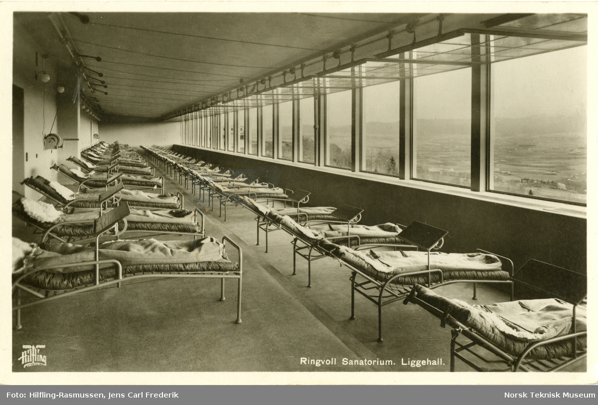 Utsyn over liggehallen på Ringvoll sanatorium