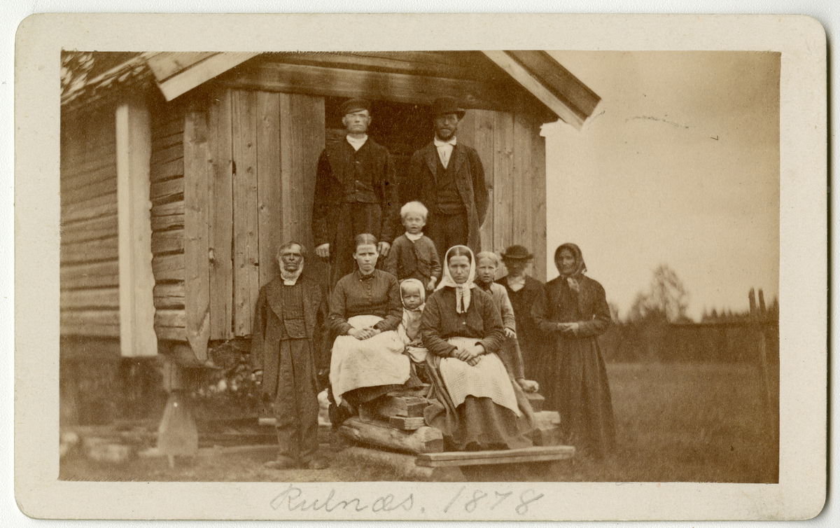 Foto av familien Rulnes på Dal gård i 1878