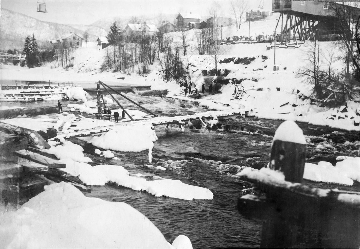 Forberedelser til bygging av ny dam. Kongsberg Historielag
