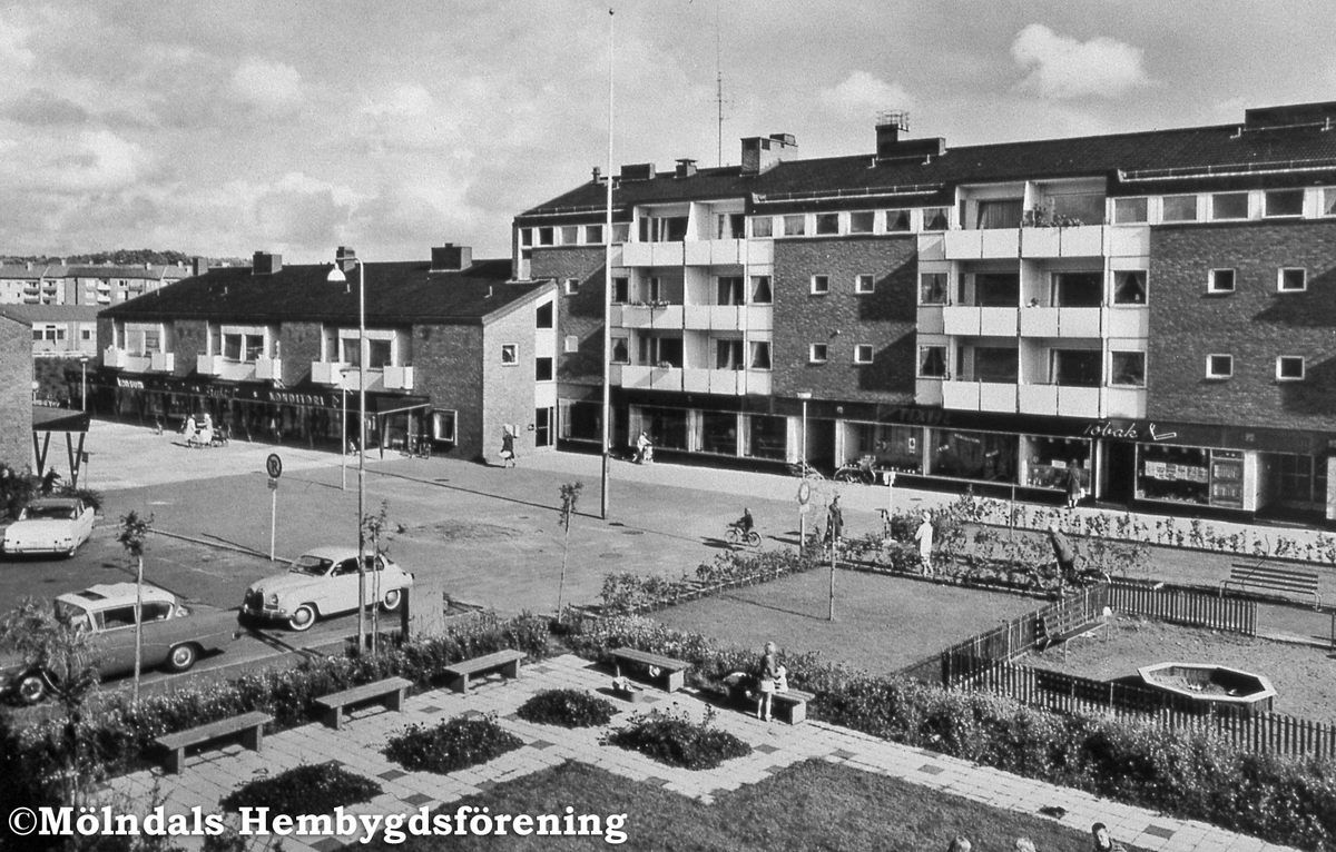 Jungfruplatsen i Mölndal, år 1960. Avfotograferat vykort. AF 8:11.