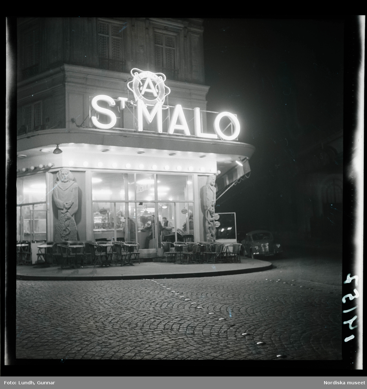1950. Paris. Bar " St Malo" Exteriör