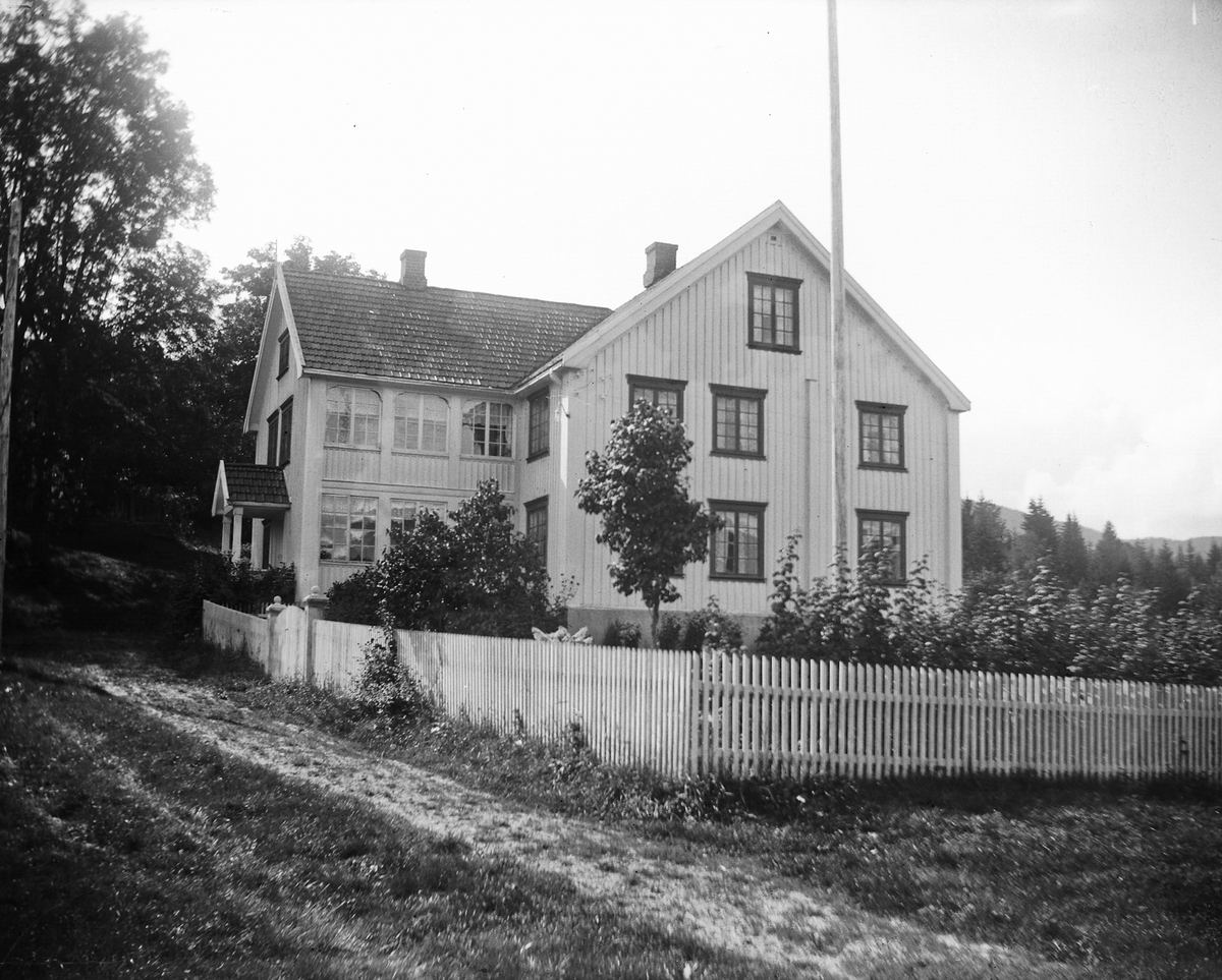 Hovedhuset på Øvre Hvål etter 1925.
