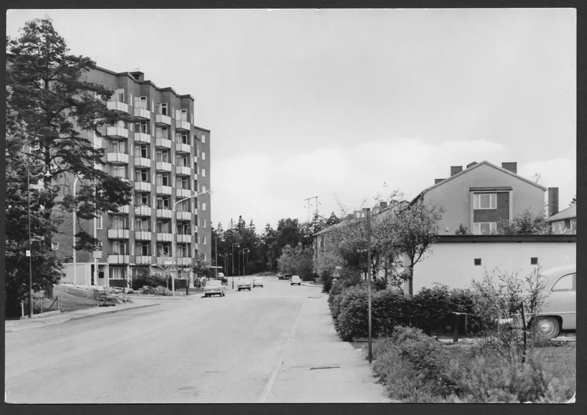 Annebodavägen, Älvsjö.  ; BHF studiecirkel ht 2016:
Blomsterfondens hus ca 1970