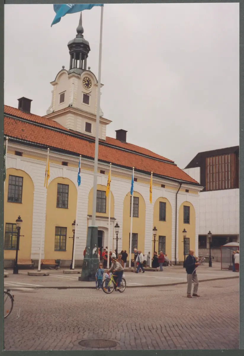 Bussresa 1994 till Nynäs och Nyköping. Rådhuset. 
Foto: Neida och Stig Jonsson.