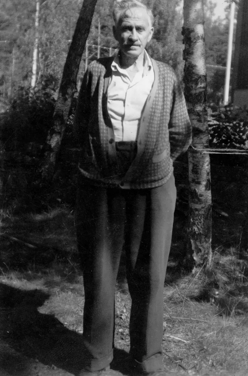 Hjalmar Hemmingsson född 1879 död 1952. Hjalmar med sönerna Per, Bror, Gösta och Nisse öppnade stenhuggarperiod 2 1936-1943. Under denna tid bildades Munsö Granit som gick i konkurs 1956.  ::