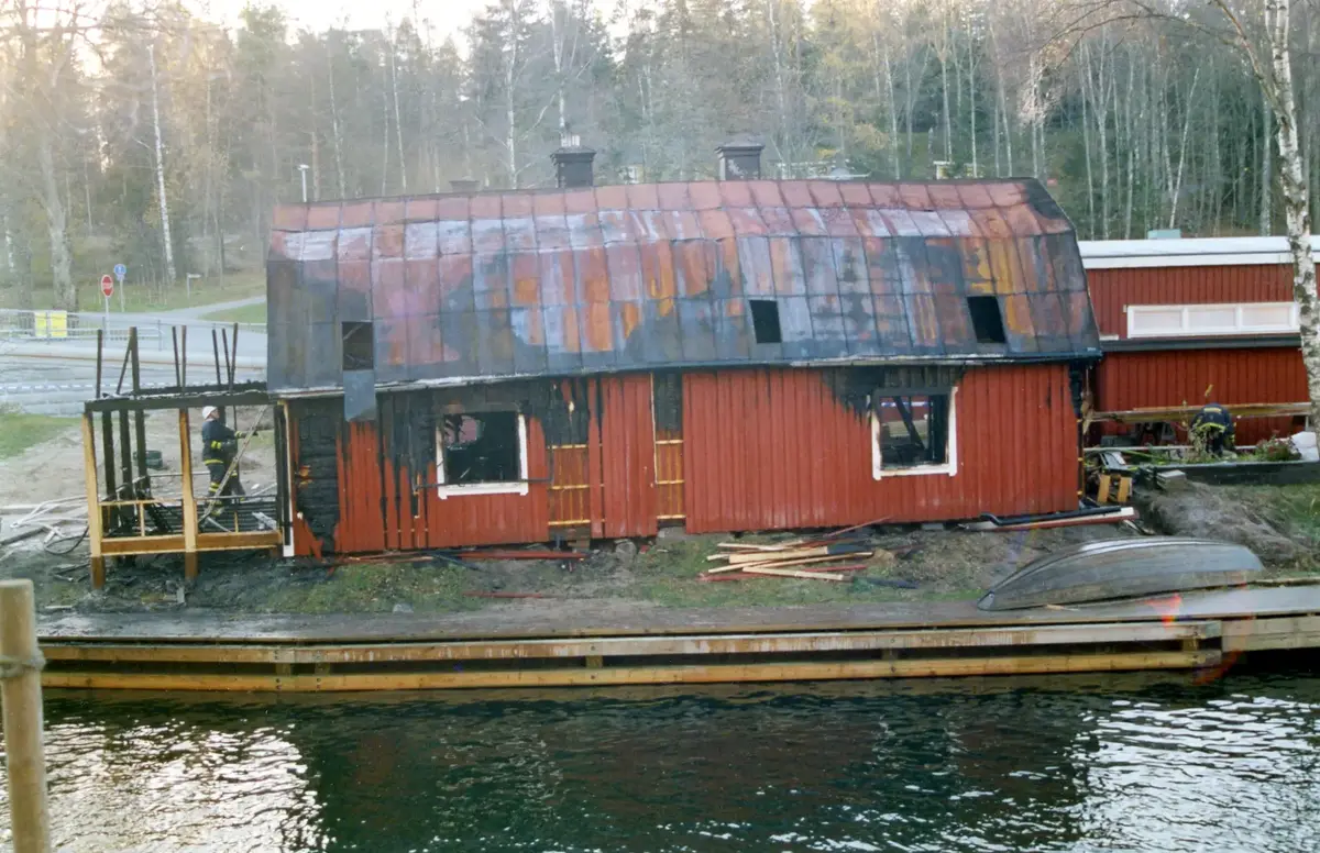 Kanalstugan (Kanaltorpet) efter branden i november 2001 ::