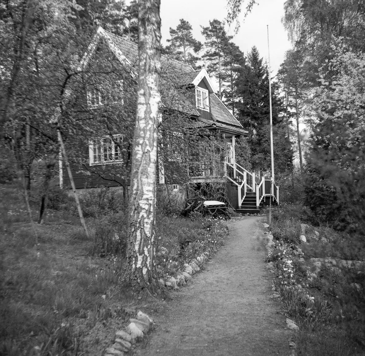 Huset byggt av Anna och Isak Lundgren.
Först sommarhus men blev permanentbostad i början av 1920-talet.
Huset är idag rivet.
Låg i pos. RT90 6594510 nord och 1630010 ost, då med infart från Granåsvägen.
(Ligger ung. vid nuv. Granåsvägen 19. THF:s kommentar)