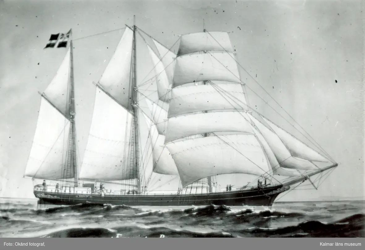 Föredetta skonarskeppet Ekonom, byggt 1878 i Stavanger. Är i 1908 års skeppslista hemma i Häverö. Hemmahörande i Bergkvara 1899 enligt inskription på tavlan, men ej 1895 i skeppslistan.