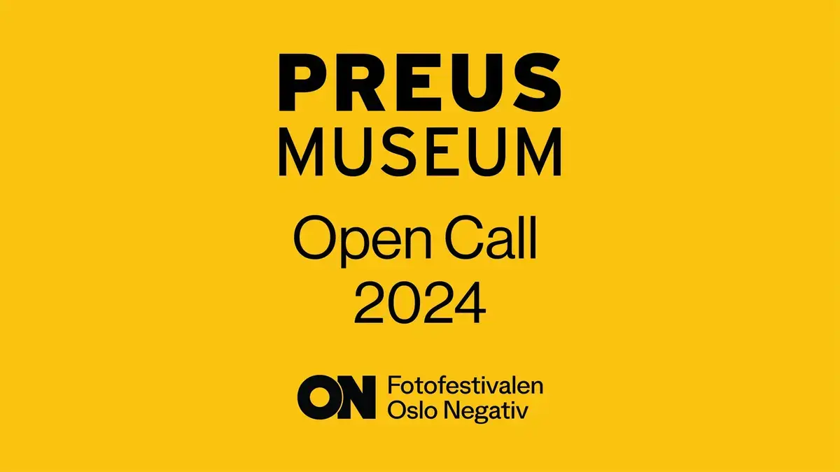 Grafikk med tittel og logo på gul bakgrunn.