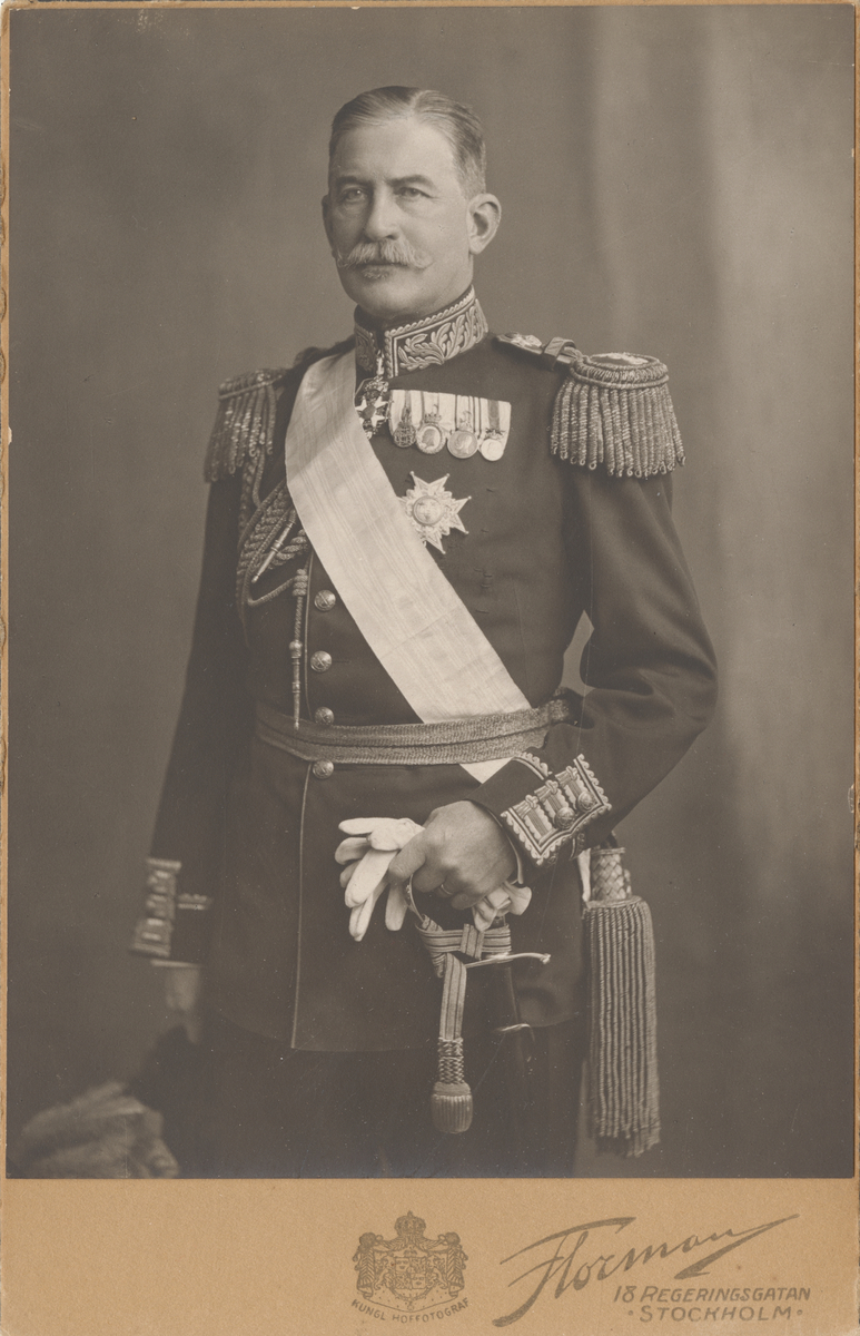 Porträtt av generallöjtnant Gustaf Uggla.