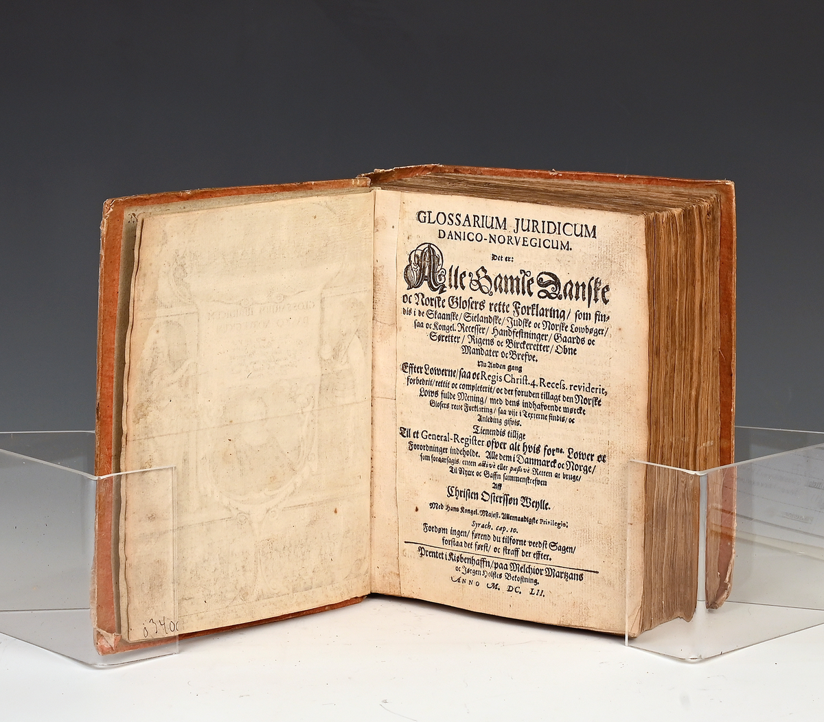 Prot: Samling bøker, juridiske, kjøpt efter en lensmand. f) Glossarium Juridicum av Christen Osterssøn Weylle. Kjøbenhavn 1652.