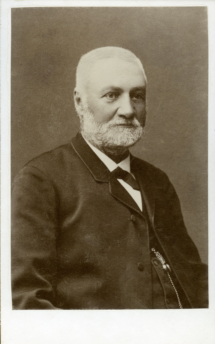 Ludvig Vilhelm Ström, född 1830 i Linköping. 
Inspektor. Avliden i december 1898. Ogift.
Donerat i sin faders namn, "Magnus Ströms fond". Testamente skrivet 7 december 1898.