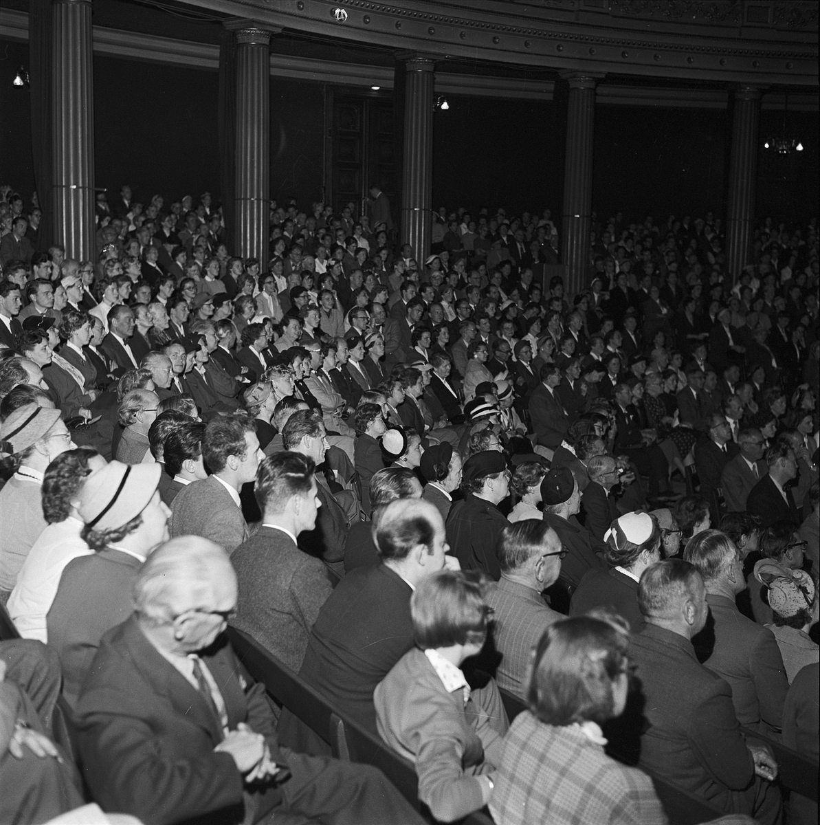 Publik i Universitetsaulan, Uppsala 1956