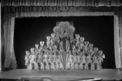 Chat Noirs ballett på scenen i Colosseum kino januar 1929.