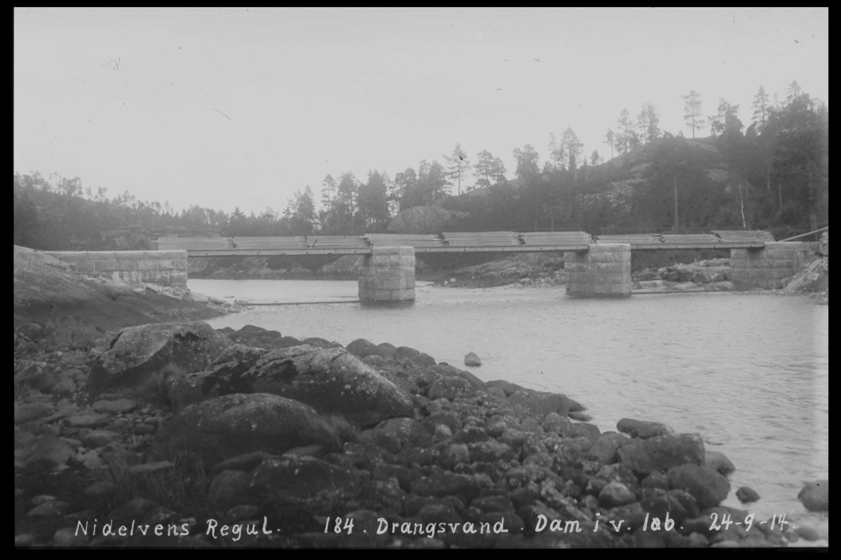 Arendal Fossekompani i begynnelsen av 1900-tallet
CD merket 0446, Bilde: 19  og 20
Sted: Drangsvann dam
Beskrivelse: Regulering 