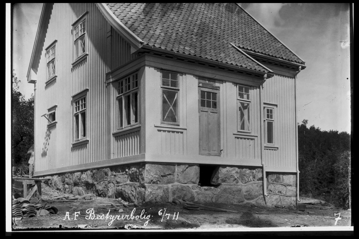 Arendal Fossekompani i begynnelsen av 1900-tallet
CD merket 0470, Bilde: 31
Sted: Bøylefoss
Beskrivelse: Huset "Messa" (ingeniørbolig)