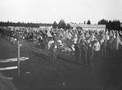 Bivuakk og militært personell. Monsrud-leiren.