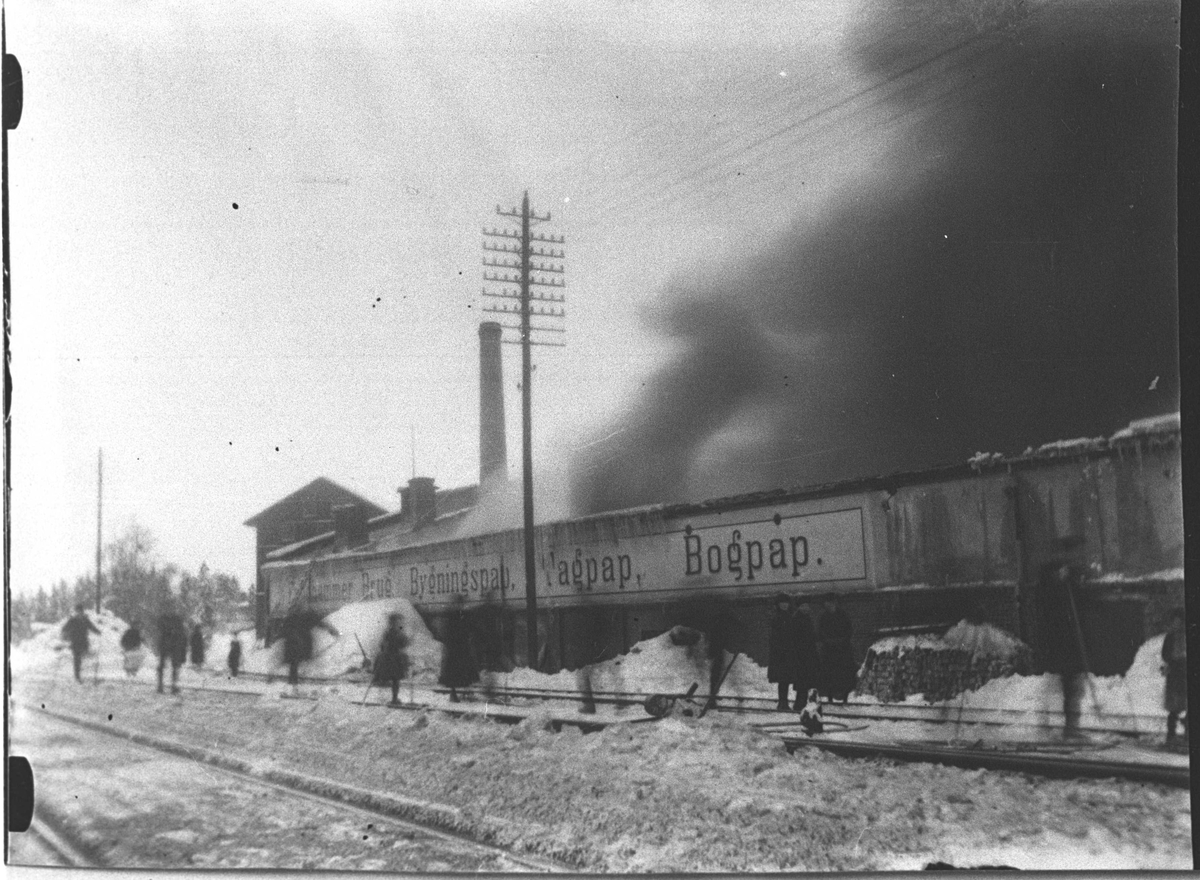 Fra brannen på Fjellhamar Bruk i mars 1923.