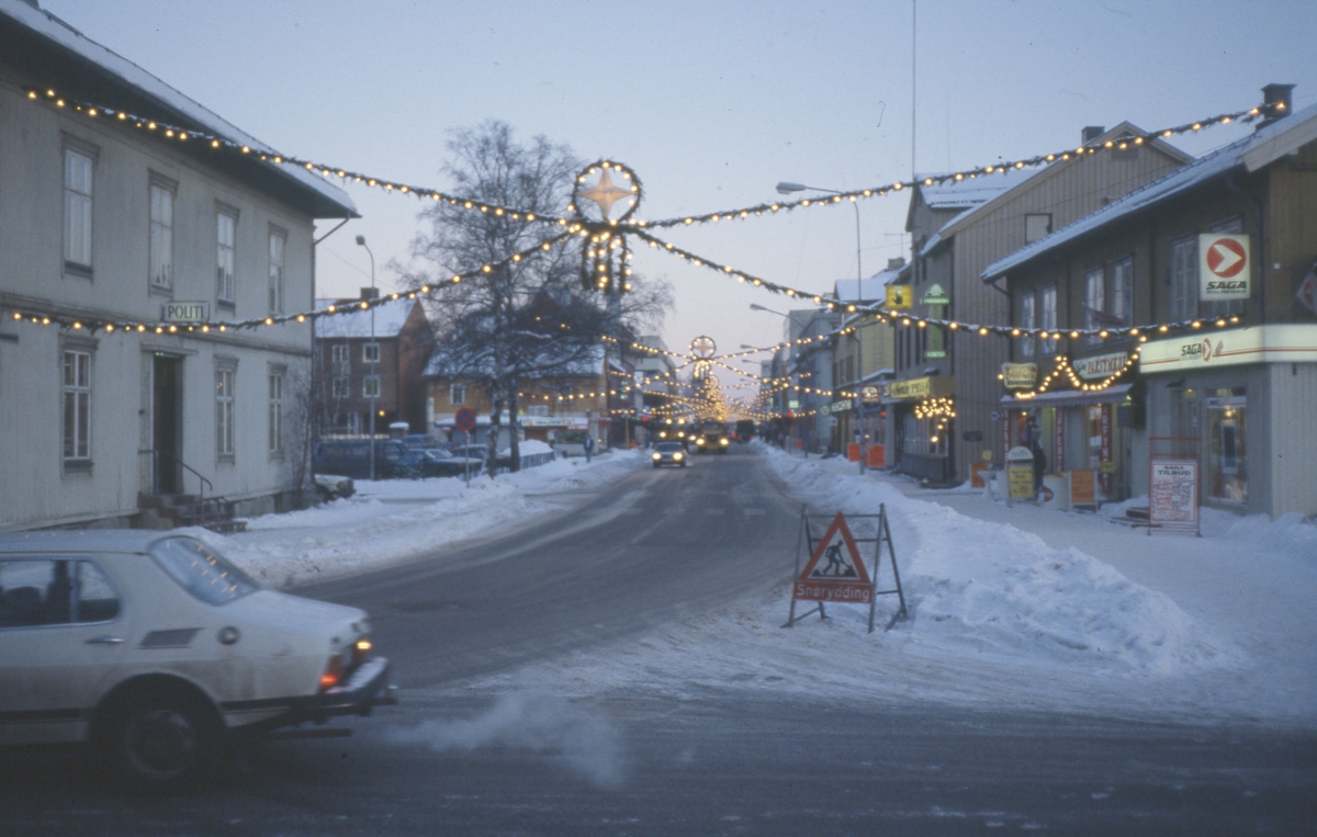 Julegate og treet i Storgata, Lillestrøm. Mot kirken