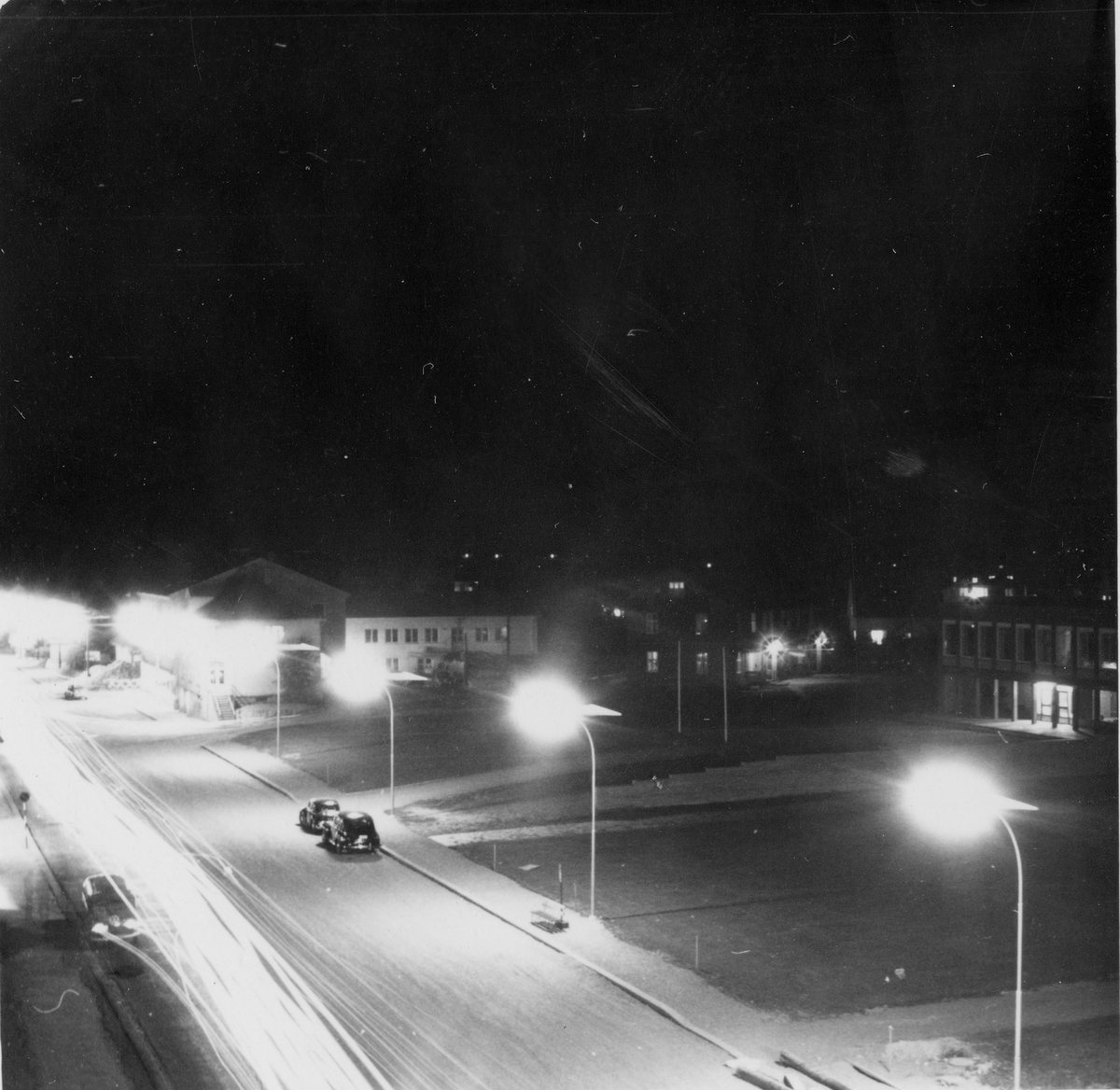Belysning av Strømsveien, tatt fra samfunnsbygningen. 10. september 1959.