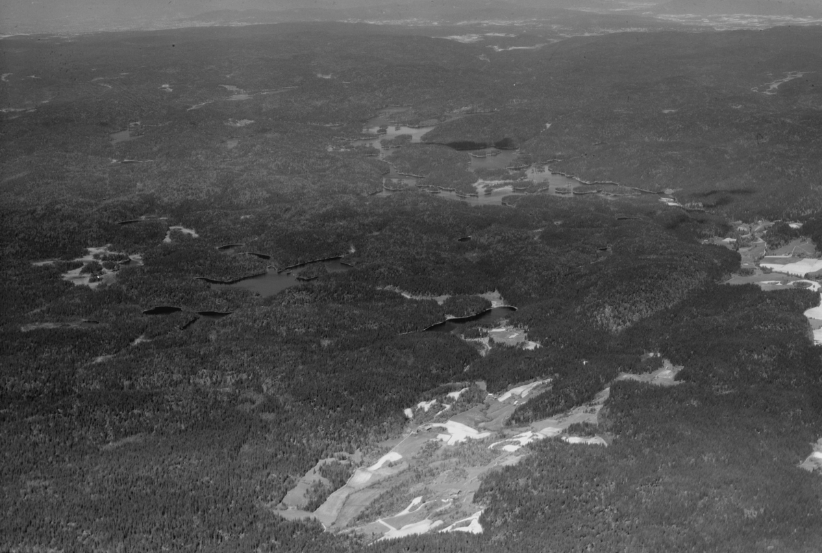 Ekeberg skog Holmetjern, Tuggerudtjern, og Børtervann, Ekebergdalen til høyre