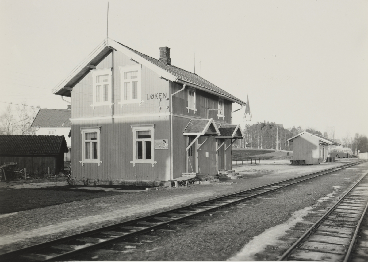Fra Løken stasjon, stasjonsbygning.