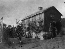 "Jordmorteigen", barndomshjemmet til Ingvald M Klokseth, som