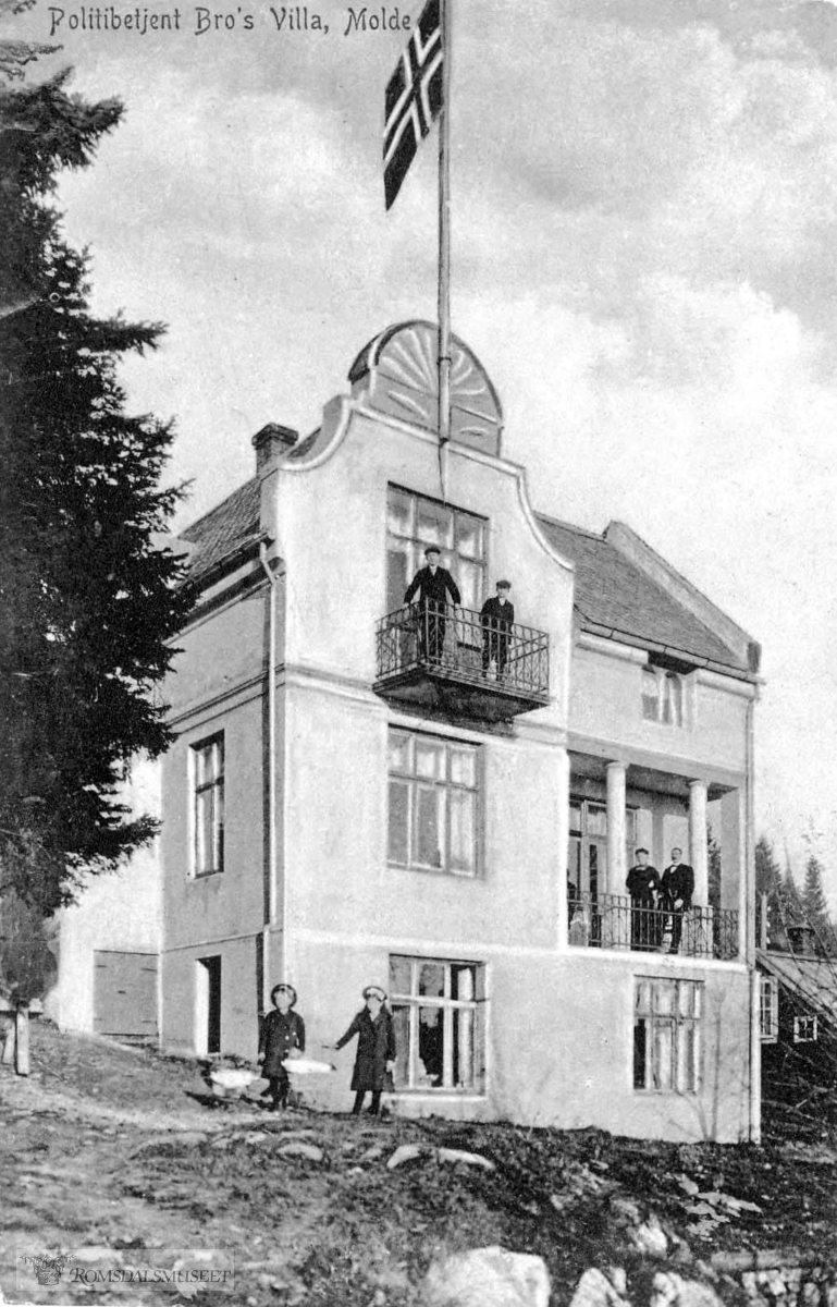 Politimester Bros villa også kalt Legangerhuset (Parkvegen 8) Et av de få hus i jugend stil i Molde. .- bygd 1907.- revet 1992