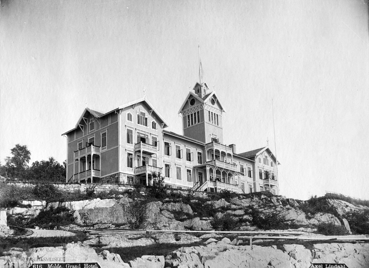Grand Hotel .Hotellet stod på Grandvegen vest for Moldegård. Det eksisterte i åra 1885-1919.