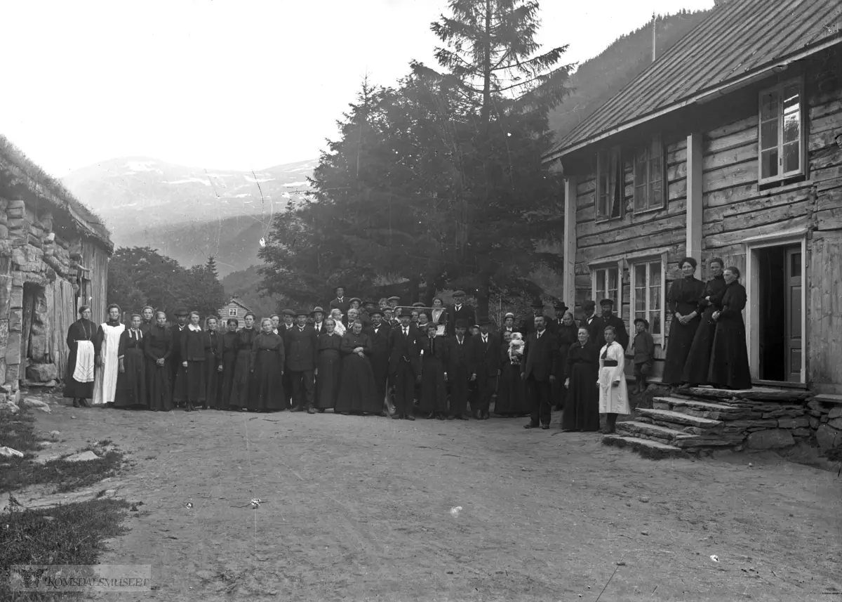 Fra Pauline Hansdatter sin begravelse. .(Edvard var i Amerika fra april 1896 til desember 1910)