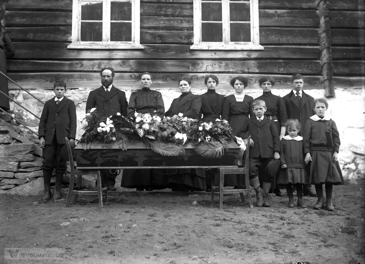 Ole J Stokke, begravelse..(Edvard var i Amerika fra april 1896 til desember 1910)