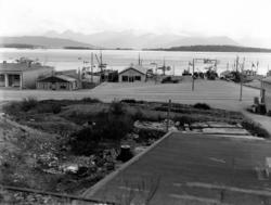 Molde sentrum mot havna. .Fiskehandler A.Simonsen med sønner