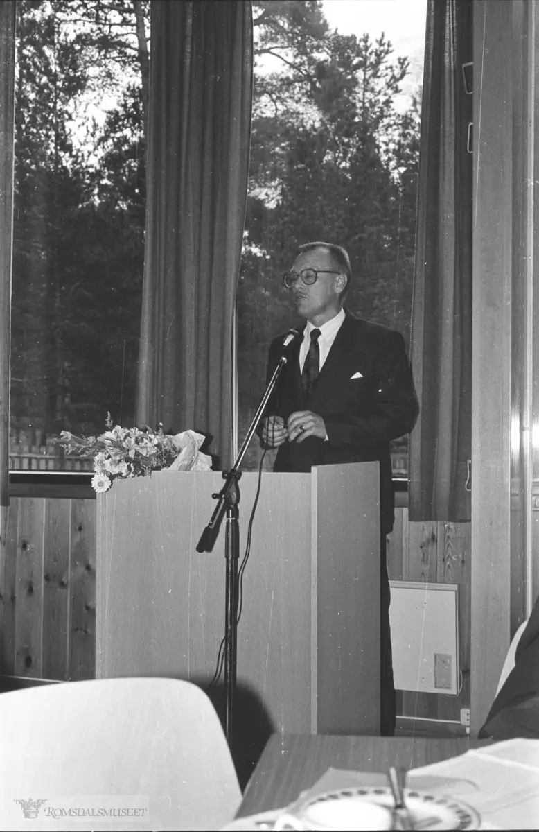 Fra 125-års jubileumet for Eikesdal kapell, høsten 1991..Fra festen etter gudstenesta, på skolen i Eikesdal.