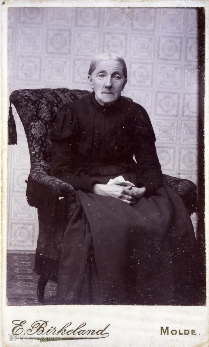 Inger Marie Hansdatter (1826-1902) fra Verdal g.m. Ole Olsen Lønseth dei flytta til Lønsethbukta og tok namnet Lønset.