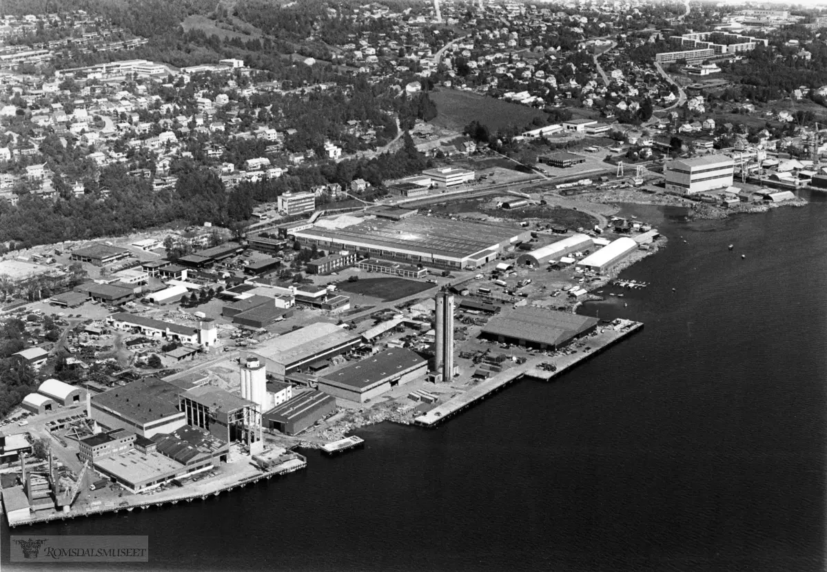 Molde sentrum øst, havneområdet, Glamox, Bolsønes verft, Stålprodukter, kornsiloen på Moldegård.
